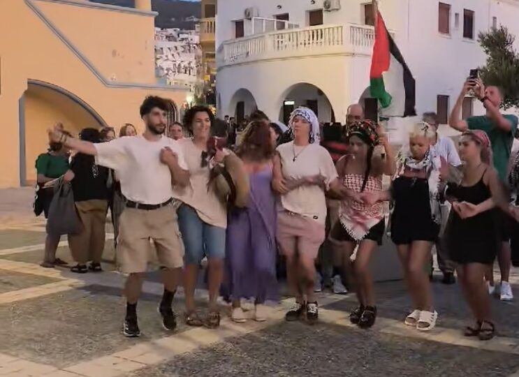 Χορεύοντας καρπάθικα για την ελευθερία! Η Κάρπαθος στην πορεία αλληλεγγύης για την Παλαιστίνη